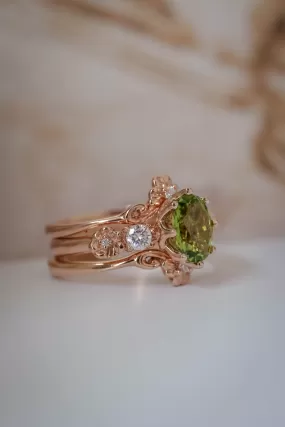 Trio engagement ring set with peridot, elvish flower rings / Fiorella